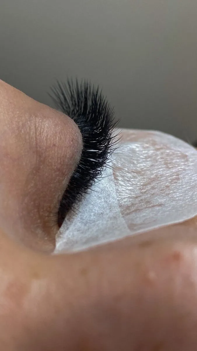 Full, fluffy volume lash extensions